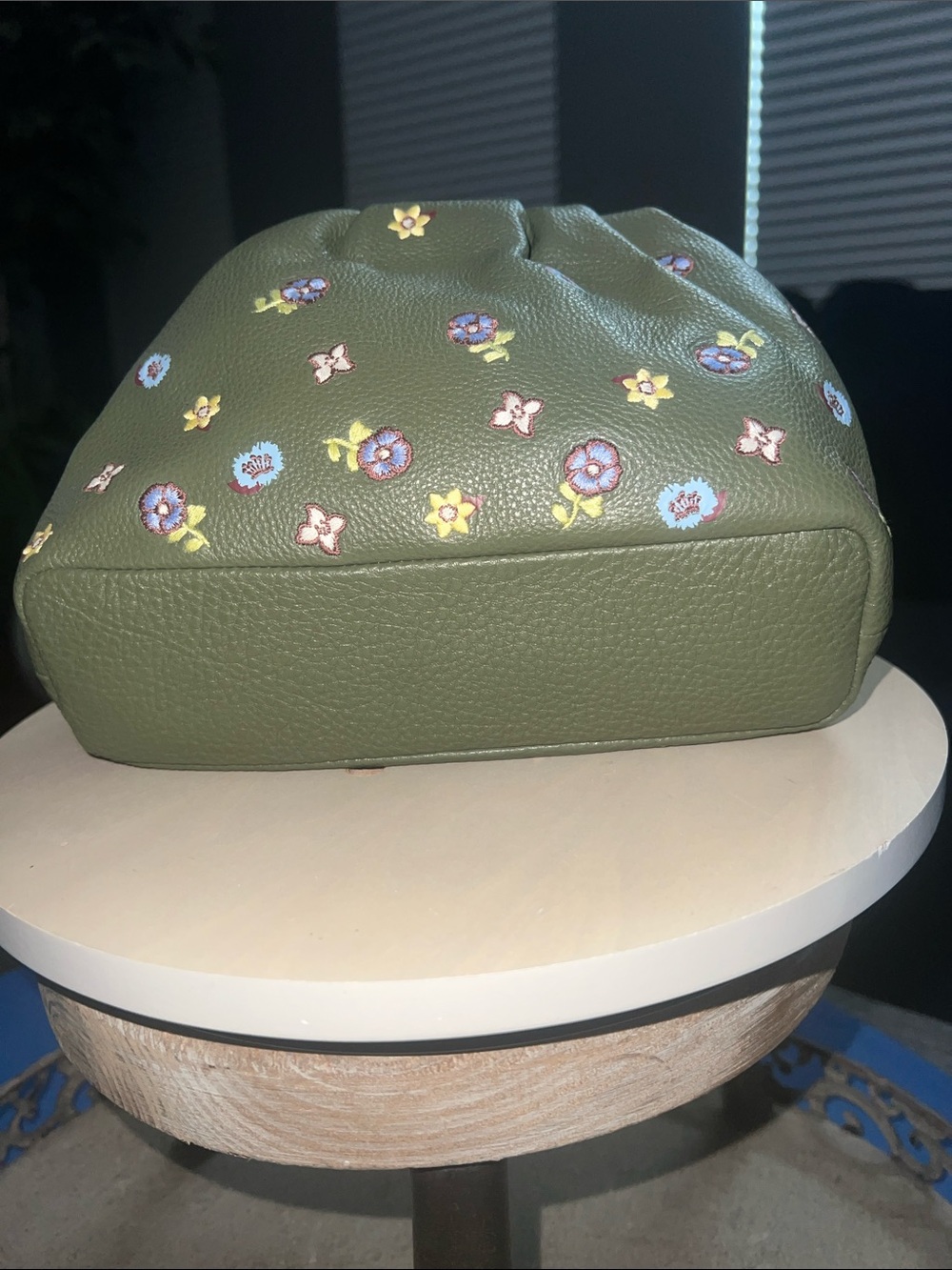 💚Vera Bradley Small Taber Crossbody Bag
Meadow Bouquet Bronze Green in Leather💚 - Picture 4 of 9